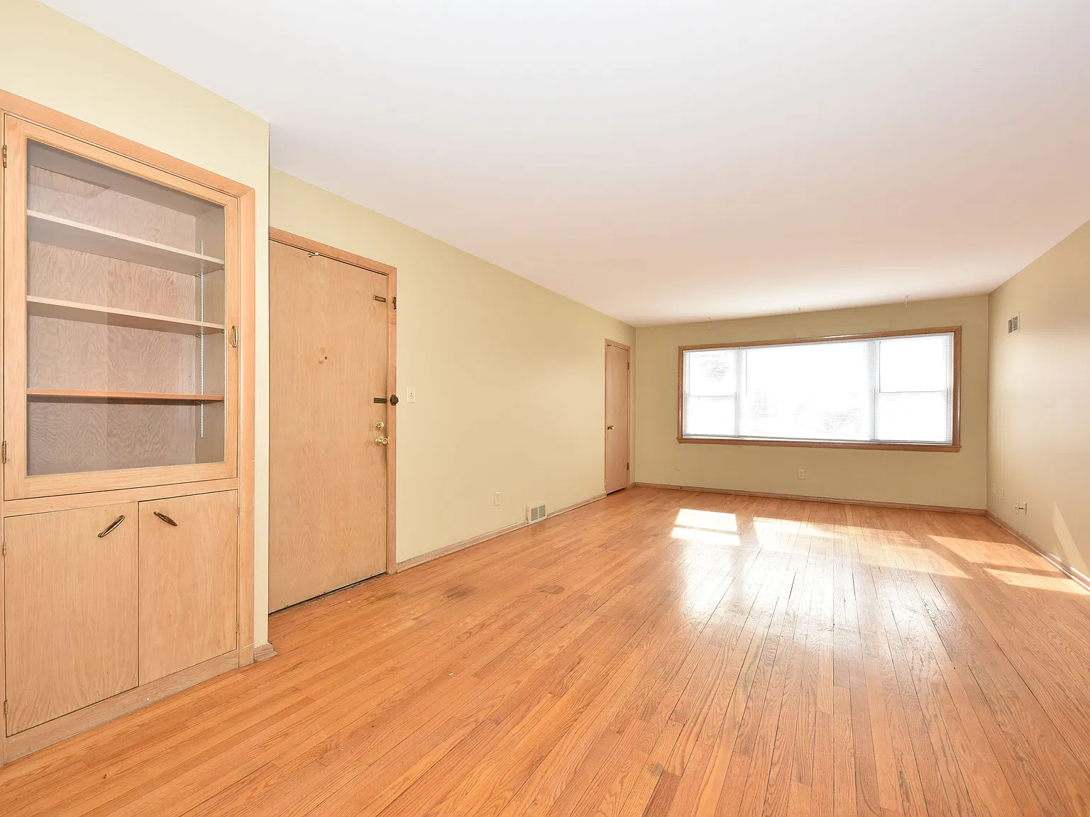 2 bed, 1000 sqft, $1,100 — Photo 4