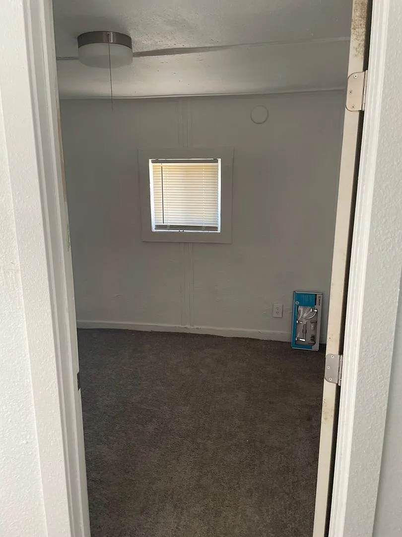 Convenient Living Awaits: Spacious Units Near Essential Amenities and Freeway Access — Photo 4