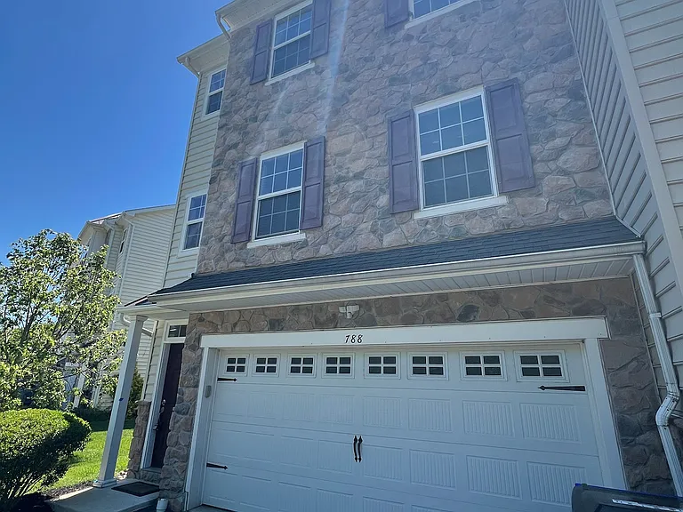 788 Jacobsen Cir — Photo 2
