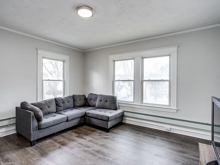 395 University Ave #2 — Photo 8