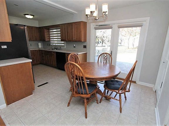 4th image of 1219 Meadowbrook Dr