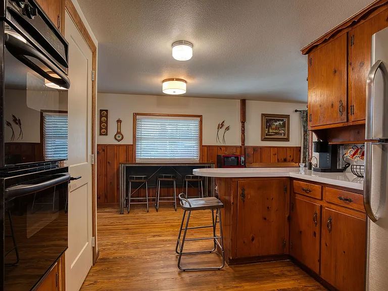201 White Dr — Photo 10