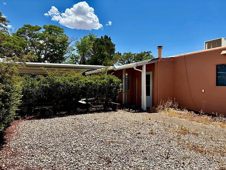 1721 Utah St NE — Photo 3