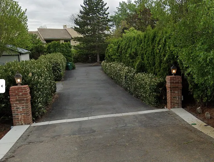 9417 SE Evergreen Hwy — Photo 2