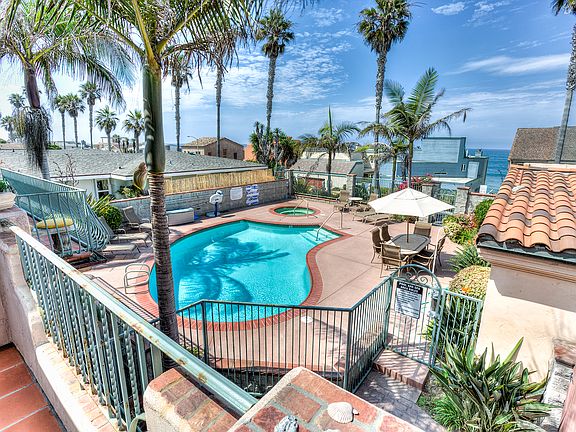 Steps to pool, hottub, beach