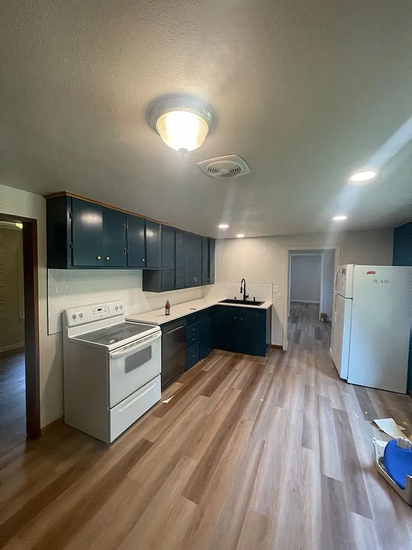 Limited-Time Offer: $25 Application Fee, Apply Today! Updated 8 Bedroom Home for Rent! — Photo 2