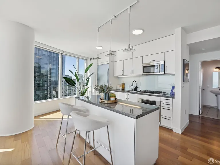 301 Main St #27F — Photo 3