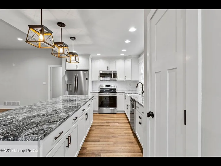 19 Clubhouse Ct — Photo 9