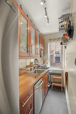 Sold by Compass | media 25