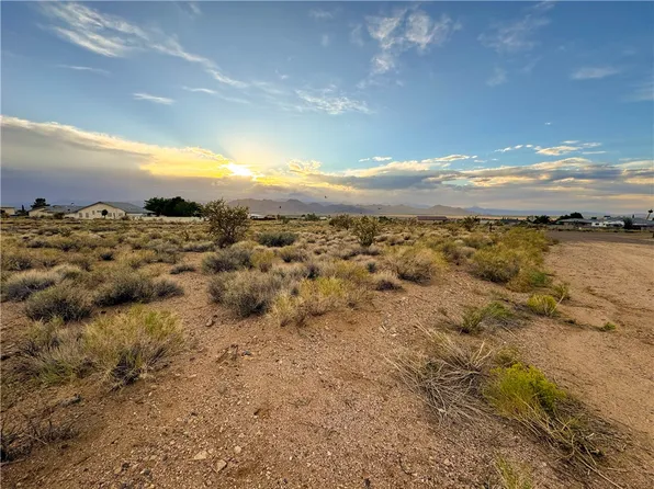 9281 N Singletree Drive, Kingman, AZ 86401