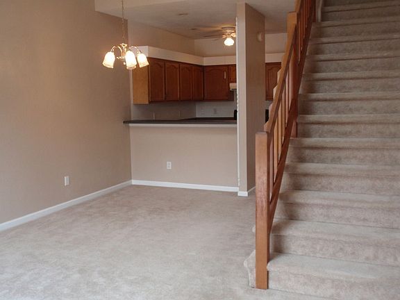 3rd image of 105 Andover Ct