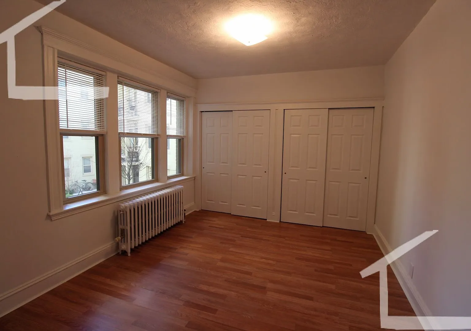 Large renovated 2 bed unit on the border of Brookline! — Photo 4