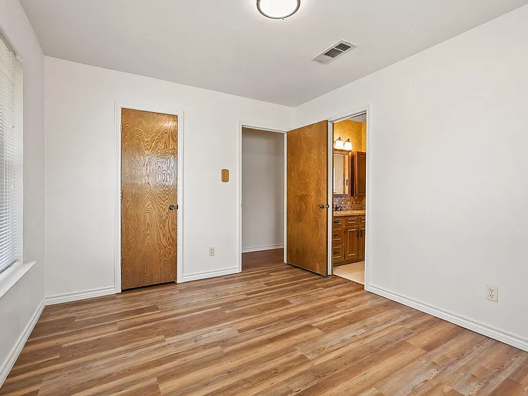 12869 FM 1385 — Photo 20