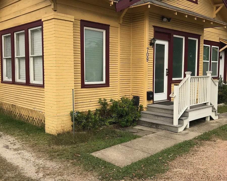 1st image of 709 E 11th St