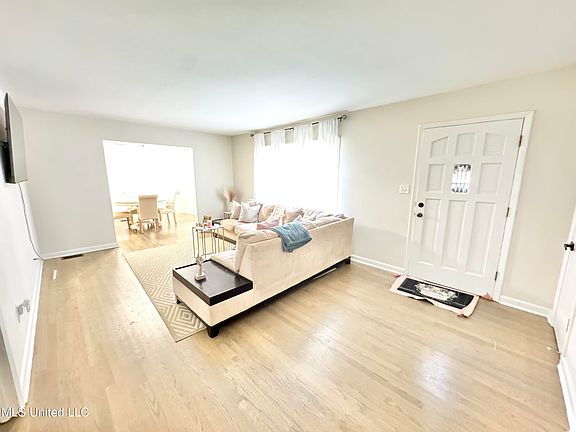 3rd image of 1563 Willard Dr
