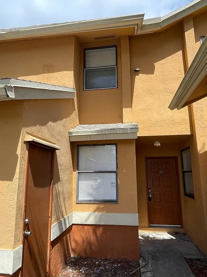2457 NW 56th Ave — Photo 2