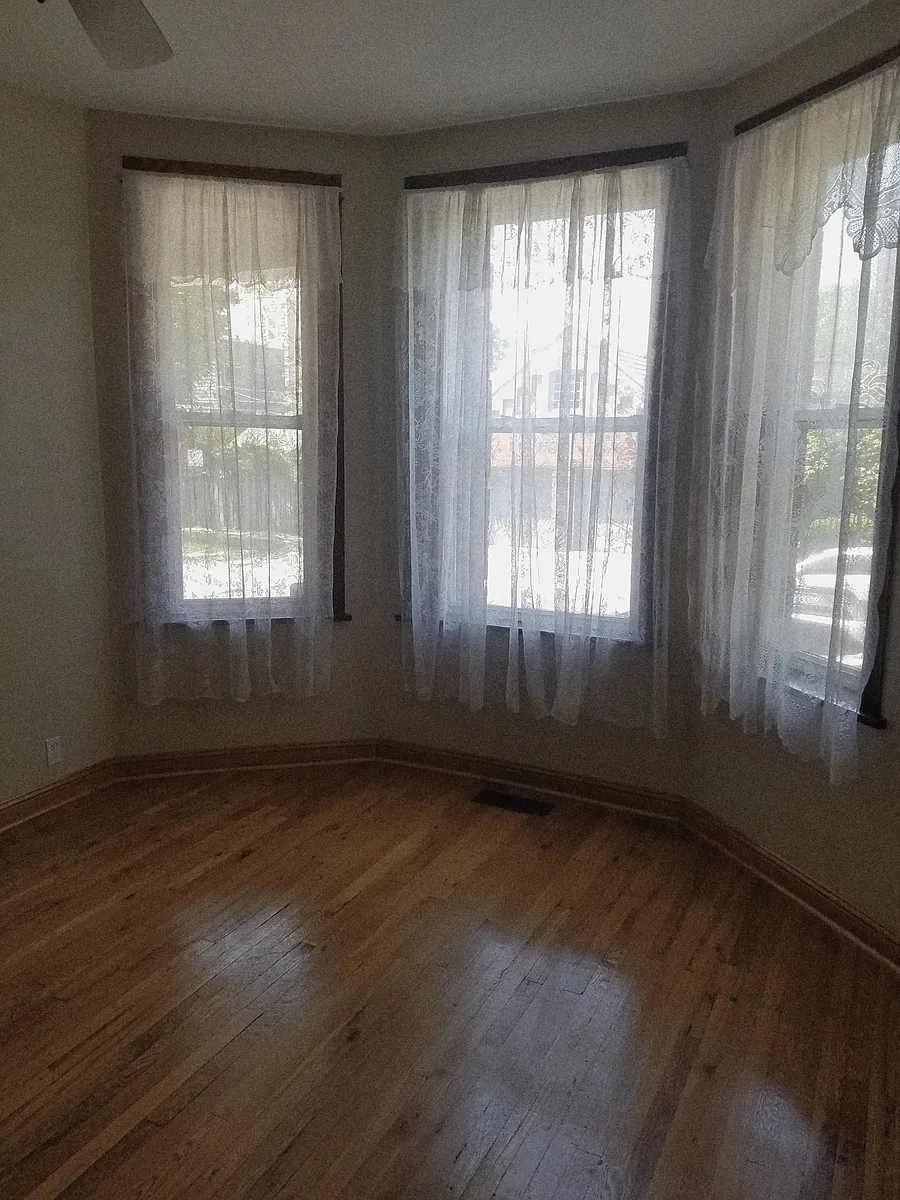 Building Photo - 919 N Leavitt St #1F
