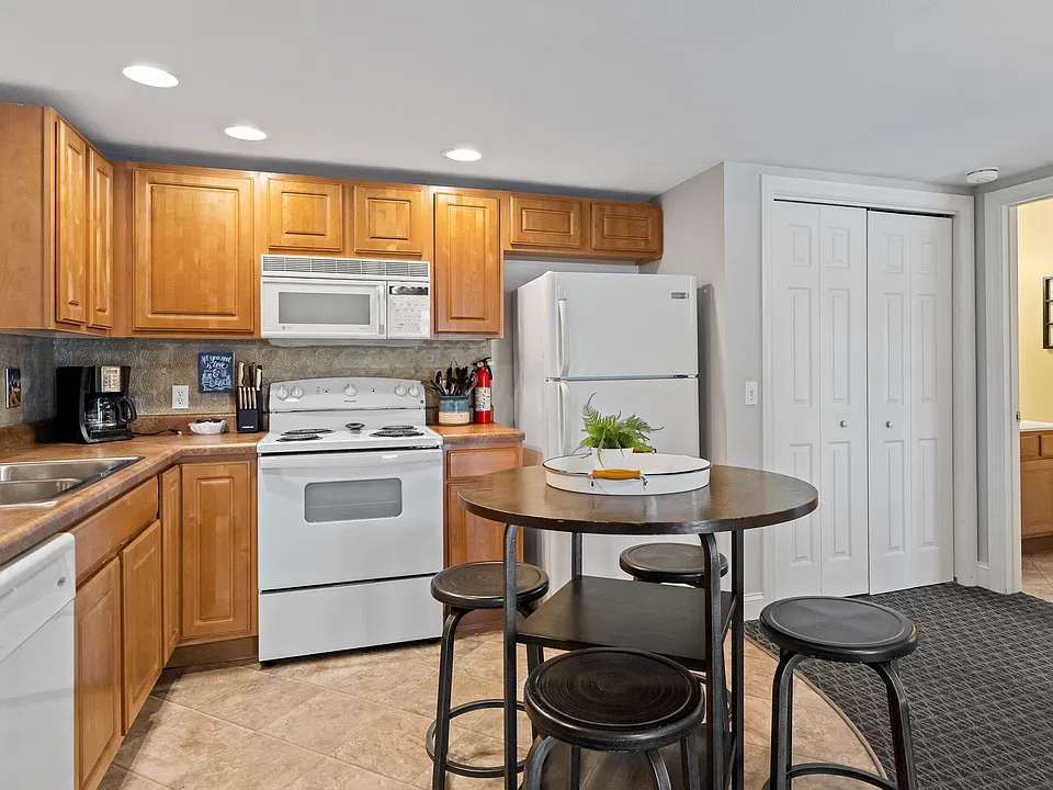 210 S James St #7
