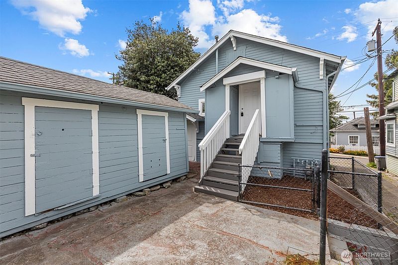 4th image of 926 Pleasant Avenue