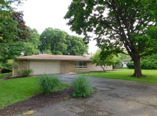 1062 Lydia Dr, Saint Joseph, MI 49085