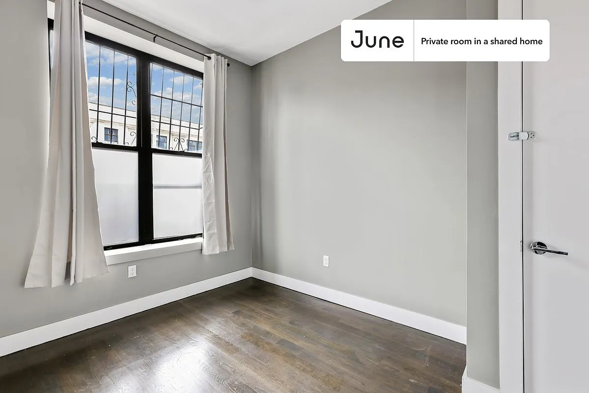 Full bedroom in 4 bed/2 bath home in Crown Heights #836 A — Photo 2