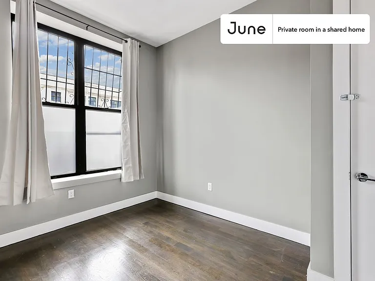 60 New York Ave #A — Photo 2