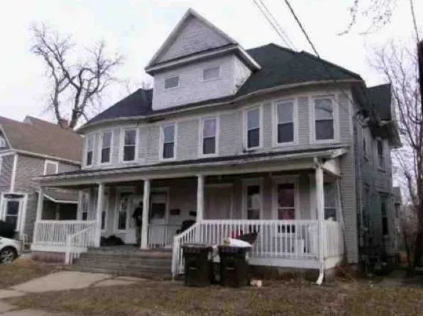 815-817 S Benton Ave, Freeport, IL 61032