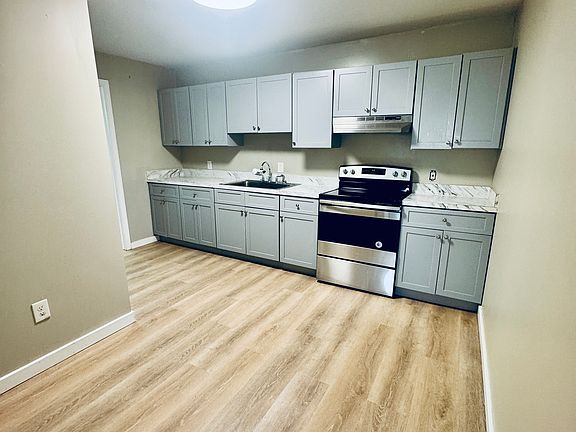 3rd image of 124 Meriden Rd #1