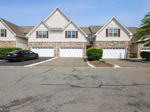 22 Blake Dr, Pennington, NJ 08534