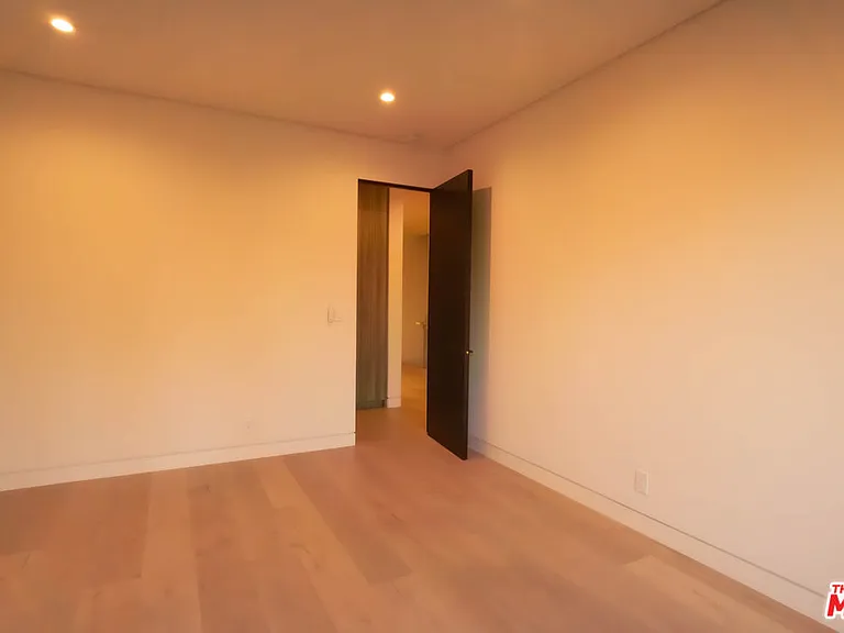 829 N Ogden Dr — Photo 34