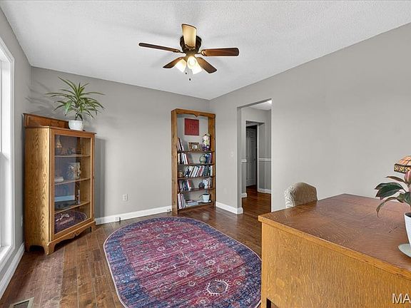 5th image of 1102 Lakeview Dr