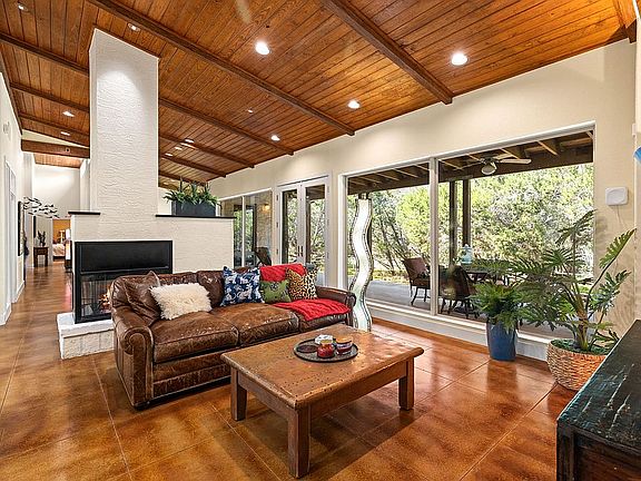 3rd image of 10329 Montanio Dr