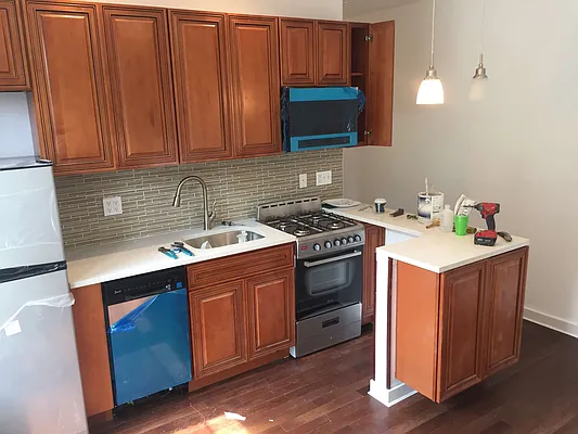 Rented by Metroline Realty | media 32