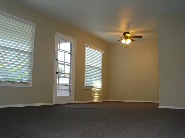 598 N Quince Ave — Photo 16