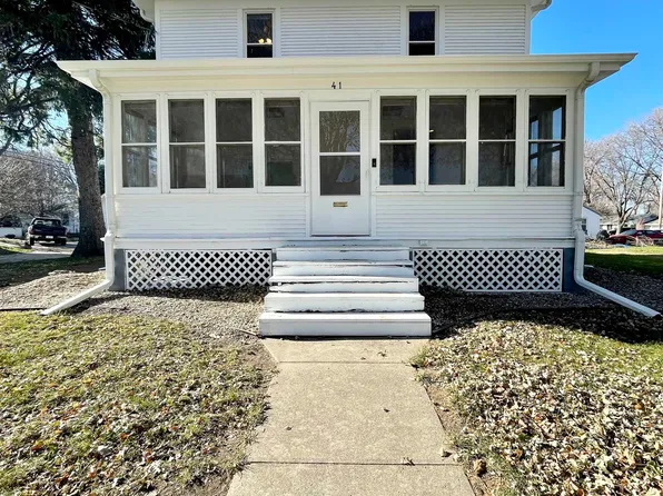 41 N 1st Ave W, Hartley, IA 51346