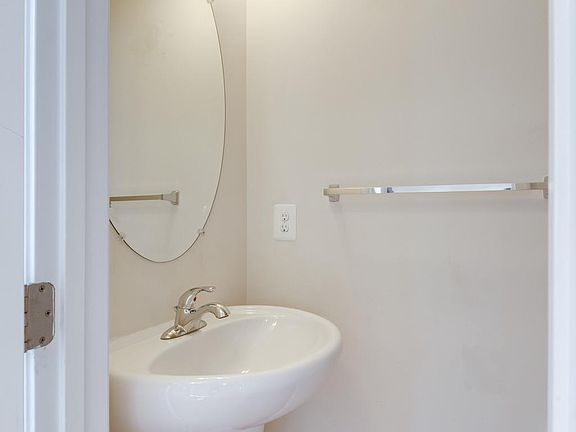 4th image of 10424 Goldenrod Dr