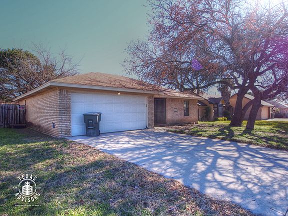 3rd image of 2402 Hidden Hill Dr