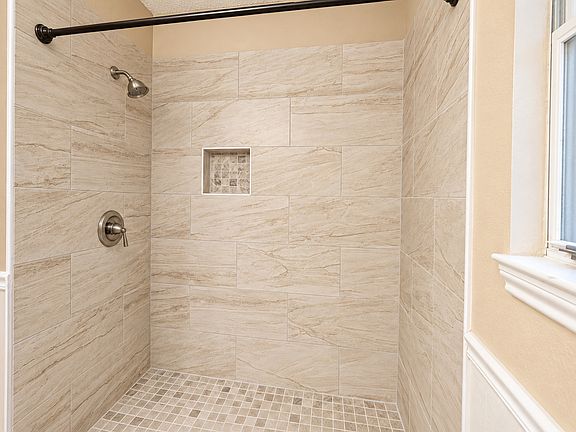 4th image of 4120 Tulip Tree Ct