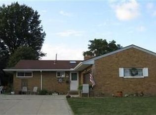 8530 Banner Ln, Parma, OH 44129