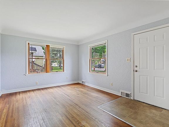 4th image of 1797 Arlington Ave E
