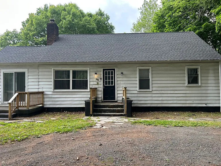 355 E Brown St — Photo 3