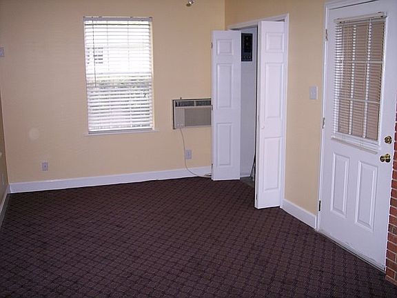 5th image of 4028 Woodburn St