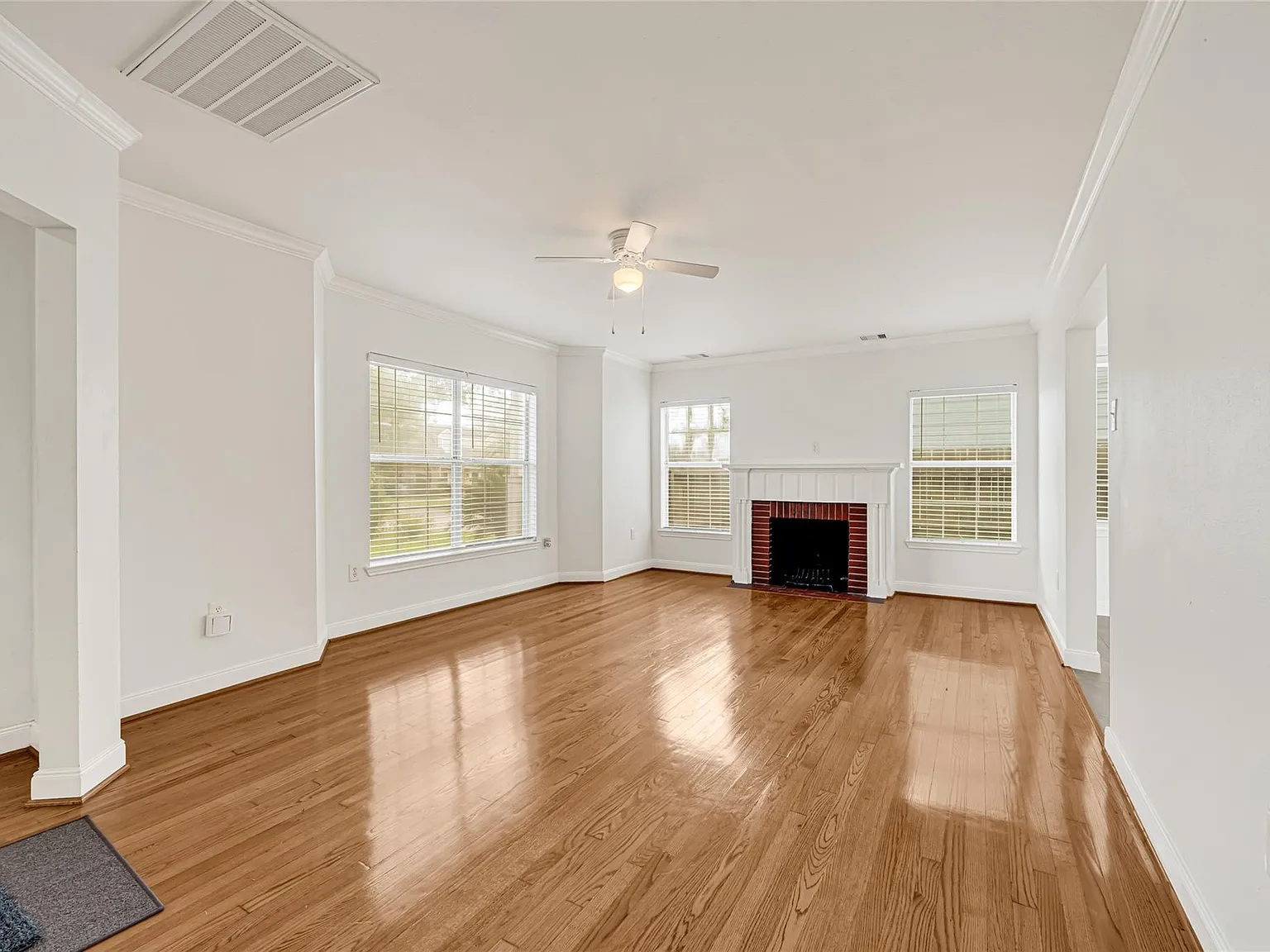 3 bed, 2.0 bath, 2182 sqft, $2,495 — Photo 3