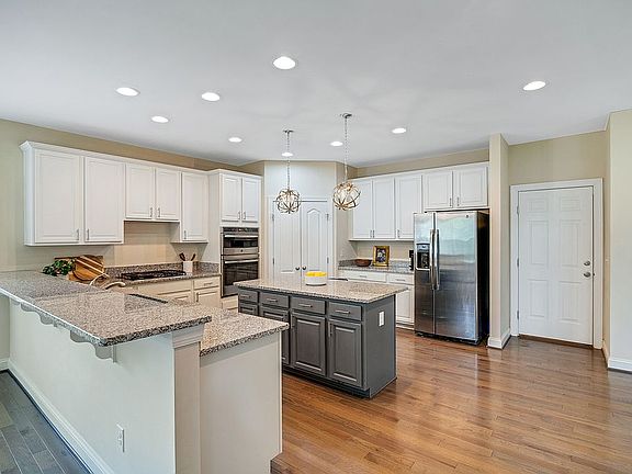 2nd image of 9050 Stone Crest Dr