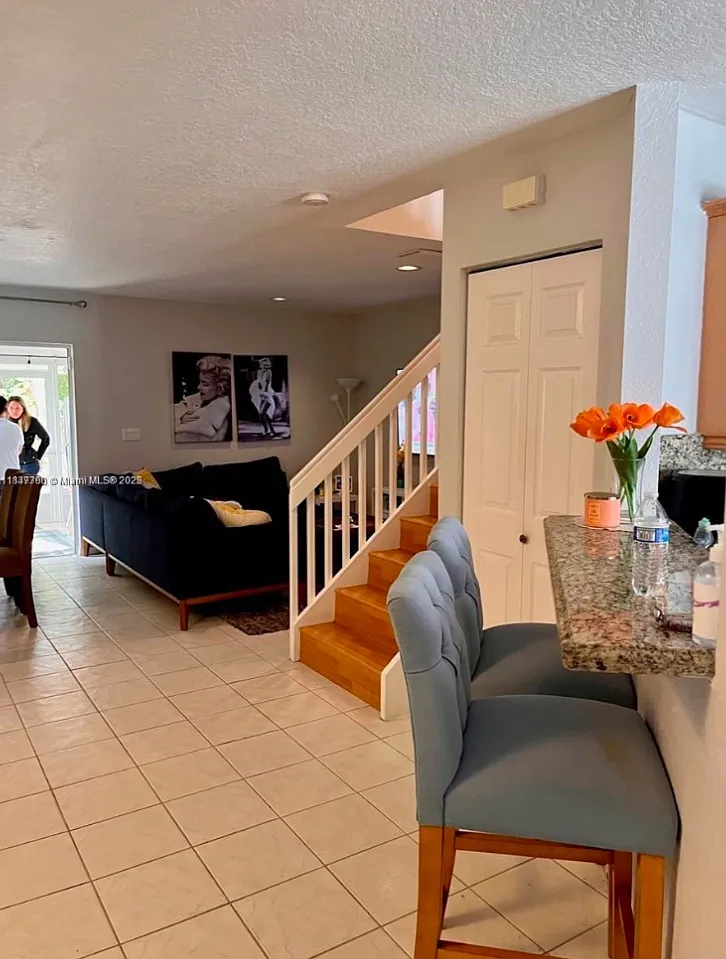 1105 SW 44th Way — Photo 3