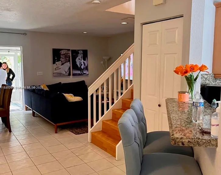 1105 SW 44th Way — Photo 3