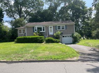 2 Sable Ct, West Nyack, NY 10994