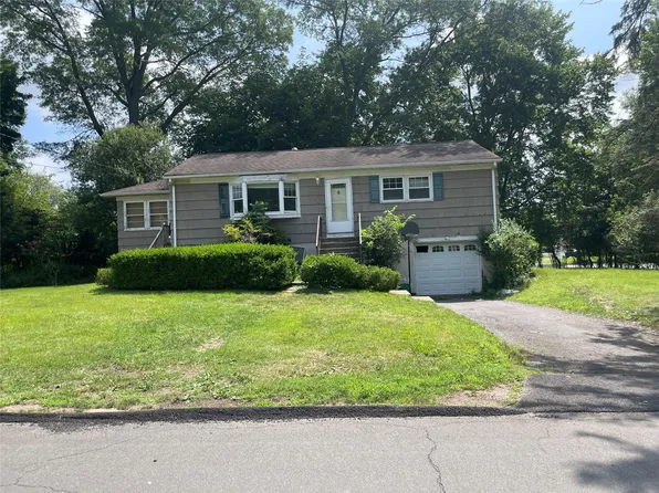 2 Sable Court, West Nyack, NY 10994