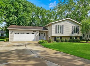 7311 Seminole Ct, Darien, IL 60561