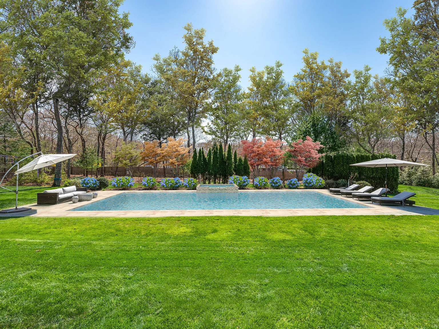 New East Hampton Oasis — Photo 2